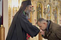 i-perifora-tis-eikonas-toy-agioy-vasileioy-me-eylaveia-giortastike-i-mnimi-toy-megaloy-ierarhi-ston-iero-nao-brahaminews103