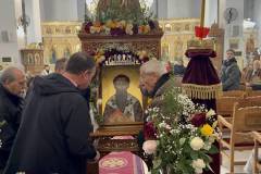 i-perifora-tis-eikonas-toy-agioy-vasileioy-me-eylaveia-giortastike-i-mnimi-toy-megaloy-ierarhi-ston-iero-nao-brahaminews106