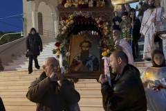 i-perifora-tis-eikonas-toy-agioy-vasileioy-me-eylaveia-giortastike-i-mnimi-toy-megaloy-ierarhi-ston-iero-nao-brahaminews111