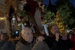 i-perifora-tis-eikonas-toy-agioy-vasileioy-me-eylaveia-giortastike-i-mnimi-toy-megaloy-ierarhi-ston-iero-nao-brahaminews119