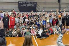 basket-allileggyis-sti-mnimi-toy-adikohamenoy-nikoy-peteinari-metaxi-6oy-kai-3oy-dimotikoy-sholeioy-nikites-anadeihtikan-kai-oi-dyo-stin-anthrwpia-to-reportaz-brahaminews1-10