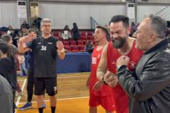 basket-allileggyis-sti-mnimi-toy-adikohamenoy-nikoy-peteinari-metaxi-6oy-kai-3oy-dimotikoy-sholeioy-nikites-anadeihtikan-kai-oi-dyo-stin-anthrwpia-to-reportaz-brahaminews1-12
