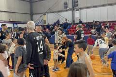 basket-allileggyis-sti-mnimi-toy-adikohamenoy-nikoy-peteinari-metaxi-6oy-kai-3oy-dimotikoy-sholeioy-nikites-anadeihtikan-kai-oi-dyo-stin-anthrwpia-to-reportaz-brahaminews1-14