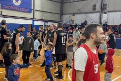 basket-allileggyis-sti-mnimi-toy-adikohamenoy-nikoy-peteinari-metaxi-6oy-kai-3oy-dimotikoy-sholeioy-nikites-anadeihtikan-kai-oi-dyo-stin-anthrwpia-to-reportaz-brahaminews1-15