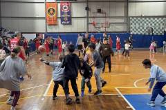 basket-allileggyis-sti-mnimi-toy-adikohamenoy-nikoy-peteinari-metaxi-6oy-kai-3oy-dimotikoy-sholeioy-nikites-anadeihtikan-kai-oi-dyo-stin-anthrwpia-to-reportaz-brahaminews1-24