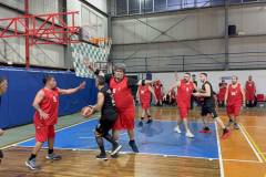 basket-allileggyis-sti-mnimi-toy-adikohamenoy-nikoy-peteinari-metaxi-6oy-kai-3oy-dimotikoy-sholeioy-nikites-anadeihtikan-kai-oi-dyo-stin-anthrwpia-to-reportaz-brahaminews1-26