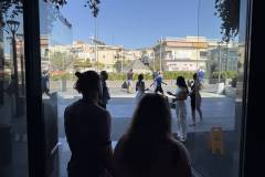 mpoynies-klwtsies-kai-agrio-xylo-sto-athens-metro-mall-symploki-metaxy-nearwn-brahaminews-1