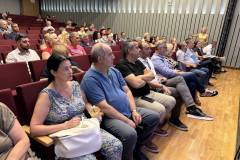 i-diavoyleysi-tis-aisthitikis-anavathmisisi-toy-kentroy-agioy-dimitrioy-oi-fwnes-oi-apeiles-kai-i-anamoni-tis-apofasis-tis-dioikisis-brahaminews-2