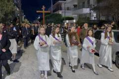 se-atmosfaira-vathias-thriskeytikis-katanyxis-pragmatopoiithike-i-perifora-toy-epitafioy-ston-agio-dimitrio-me-to-fako-toy-Brahaminews.gr-fwtografies-kai-video-brahaminews-33