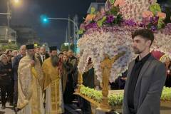 se-atmosfaira-vathias-thriskeytikis-katanyxis-pragmatopoiithike-i-perifora-toy-epitafioy-ston-agio-dimitrio-me-to-fako-toy-Brahaminews.gr-fwtografies-kai-video-brahaminews-35