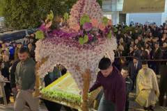 se-atmosfaira-vathias-thriskeytikis-katanyxis-pragmatopoiithike-i-perifora-toy-epitafioy-ston-agio-dimitrio-me-to-fako-toy-Brahaminews.gr-fwtografies-kai-video-brahaminews-34