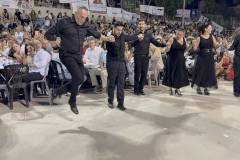 kosmoplimmyra-sto-glenti-toy-syllogoy-kritwn-agioy-dimitioy-perissotera-apo-3.000-atoma-gemisan-to-hwro-toy-dimotikoy-stadioy-brahaminews-392