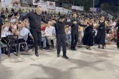 kosmoplimmyra-sto-glenti-toy-syllogoy-kritwn-agioy-dimitioy-perissotera-apo-3.000-atoma-gemisan-to-hwro-toy-dimotikoy-stadioy-brahaminews-412