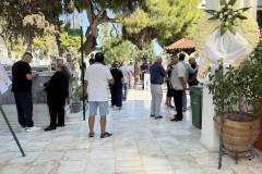 to-ystato-haire-sto-marko-vazaio-plithos-kosmoy-stin-khdeia-toy-brahaminews-1