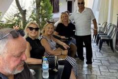 to-ystato-haire-sto-marko-vazaio-plithos-kosmoy-stin-khdeia-toy-brahaminews-16