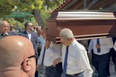 to-ystato-haire-sto-marko-vazaio-plithos-kosmoy-stin-khdeia-toy-brahaminews-30