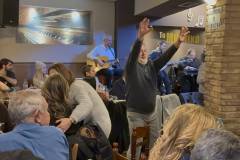 eklepsan-tis-entypwseis-oi-aitwloakarnanes-stin-kopi-tis-prwtohroniatikis-pitas-toy-syllogoy-toys-gemise-i-aithoysa-sto-mystiko-brahaminews-8