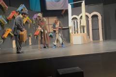 magepse-to-1o-epal-me-tin-theatriki-toy-omada-kai-tin-parastasi-oi-ilithioi-gemise-to-gipedo-brahaminews-16