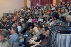 magepse-to-1o-epal-me-tin-theatriki-toy-omada-kai-tin-parastasi-oi-ilithioi-gemise-to-gipedo-brahaminews-20