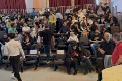 magepse-to-1o-epal-me-tin-theatriki-toy-omada-kai-tin-parastasi-oi-ilithioi-gemise-to-gipedo-brahaminews-8