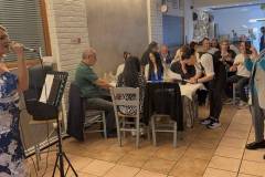 i-episimi-paroysiasi-toy-tragoydioy-tis-anty-iwannoy-se-mia-vradia-gnwstoi-kai-filoi-edwsan-to-parwn-brahaminews-17
