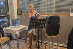 i-episimi-paroysiasi-toy-tragoydioy-tis-anty-iwannoy-se-mia-vradia-gnwstoi-kai-filoi-edwsan-to-parwn-brahaminews-39