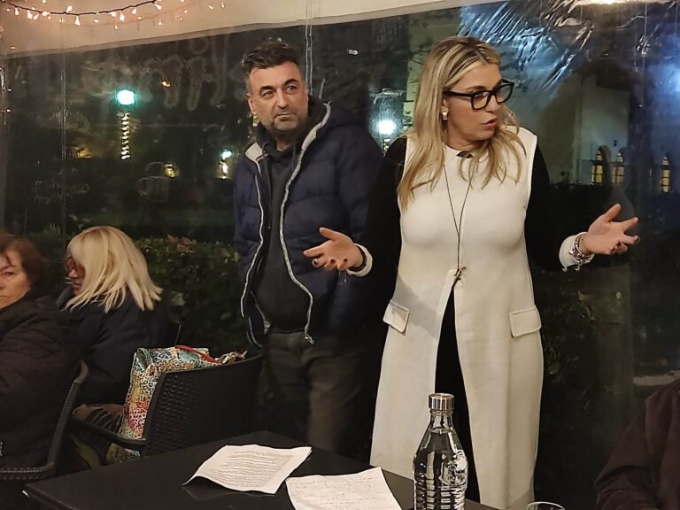 i-anna-karamanli-ston-agio-dimitrio-sto-crepelino-milise-me-toys-dimotes-antallaxe-apopseis-enopsei-eklown-brahaminewsgr.jpg15.jpg
