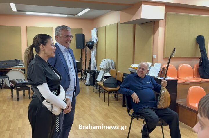 o-manwlis-karantinis-xekinise-na-didaskei-mpoyzoyki-sto-wdeio-agioy-dimitrioy-mazi-me-toys-prwtoys-mathites-toy-brahaminews.jpg