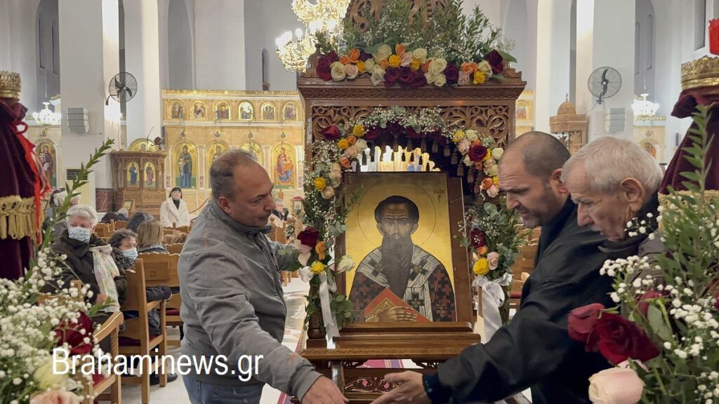 i-perifora-tis-eikonas-toy-agioy-vasileioy-me-eylaveia-giortastike-i-mnimi-toy-megaloy-ierarhi-ston-iero-nao-brahaminews.gr_.jpg