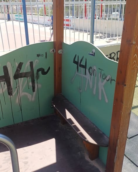 1 / 1 – vandalismoi-sto-14o-nipiagwgeio-i-topothetisi-toy-stelioy-mamalaki-brahaminews.gr.jpg