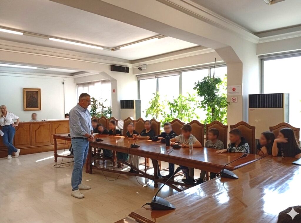 i-syzitisi-toy-dimarhoy-me-mathitries-kai-mathites-toy-7oy-dimotikoy-sholeioy-gia-ta-rpovlimata-tis-polis-brahaminews.gr_.jpg