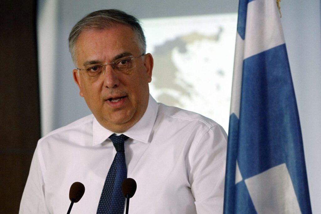 takis-theodwrikakos-syneheis-paremvaseis-stin-agora-gia-tin-prostasia-twn-katanalwtwn-i-topothetisi-toy-ypoyrgoy-brahaminews.gr_.jpg