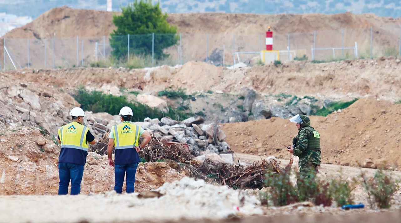 270-tonoi-kaysimwn-kai-300-vomves-vrethikan-sto-elliniko-sto-palio-aerodromio-brahaminews.gr_.jpg