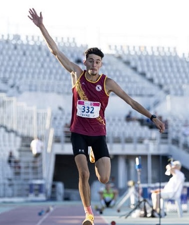 asimenios-o-notaris-toy-ofka-odysseas-sto-triployn-brahaminews.gr2_.jpg