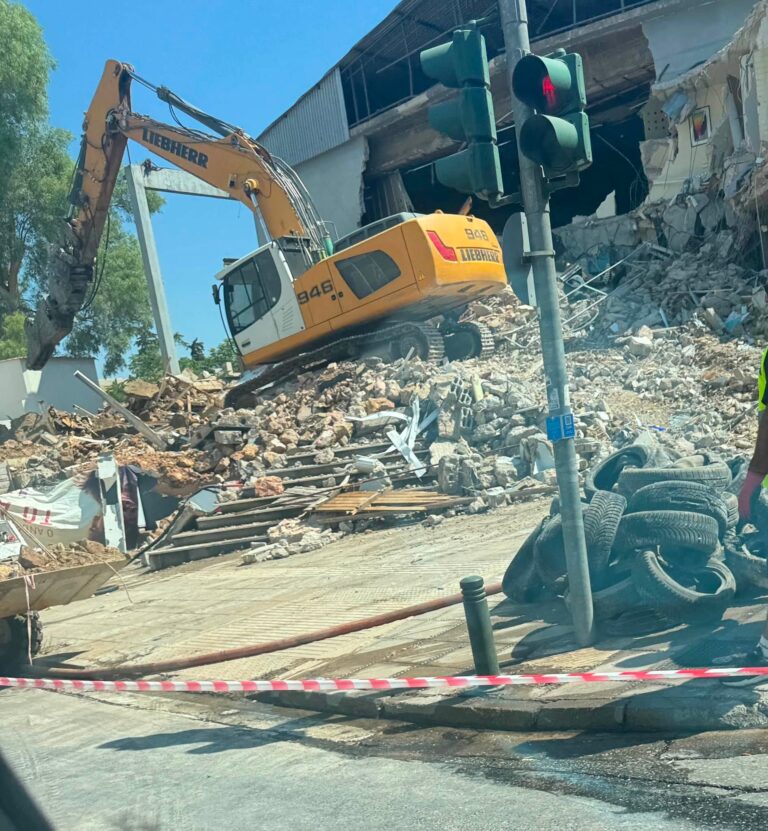 titloi-teloys-gia-ton-istoriko-kinimatografo-atlantis-gremistike-to-simeio-anaforas-giagenies-latresi-toy-sinema-brahaminews.gr_.jpg