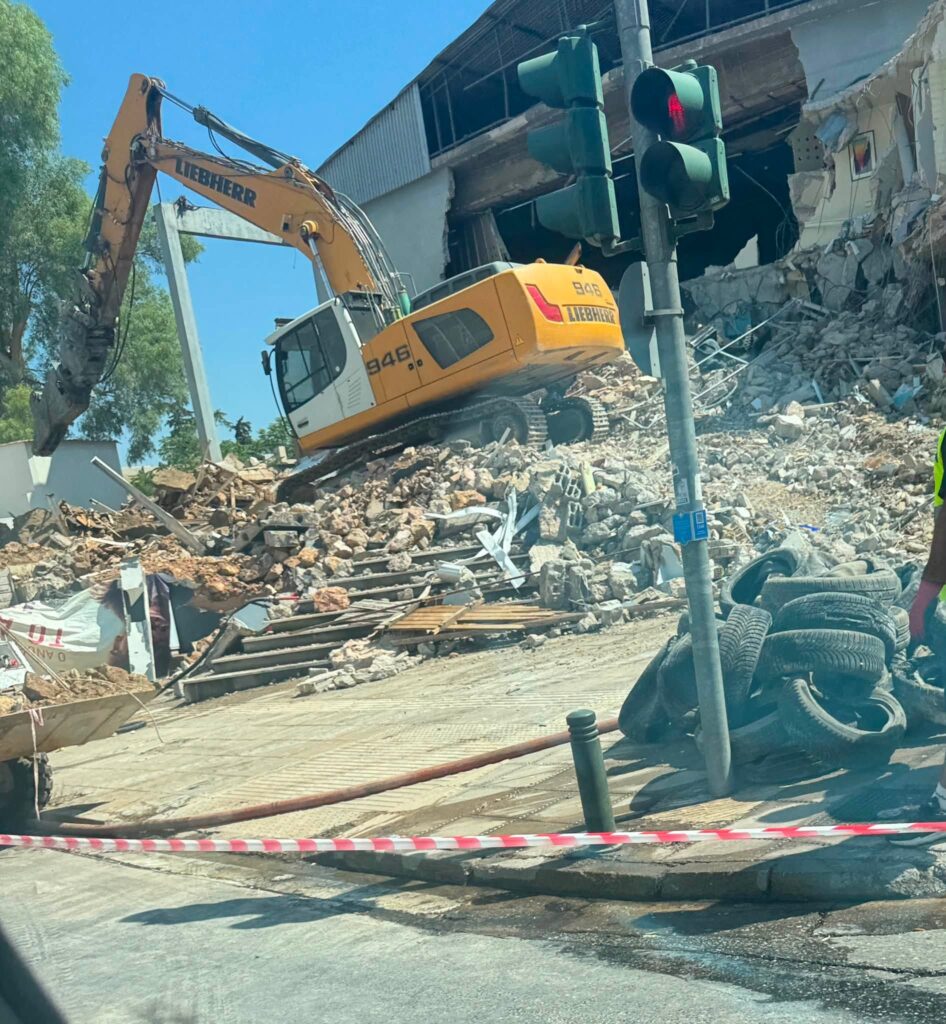 titloi-teloys-gia-ton-istoriko-kinimatografo-atlantis-gremistike-to-simeio-anaforas-giagenies-latresi-toy-sinema-brahaminews.gr_.jpg